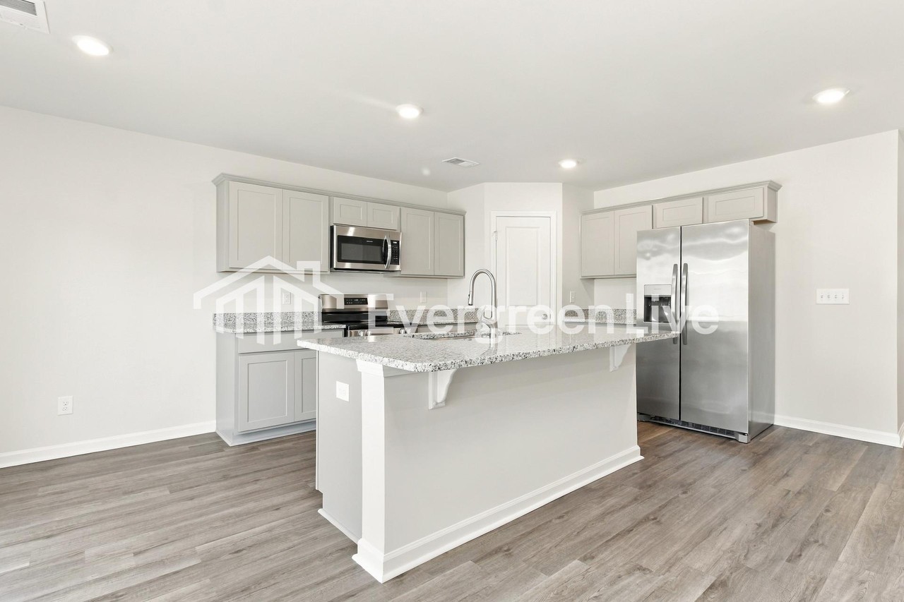 906 Citation St - Photo 5 of 16