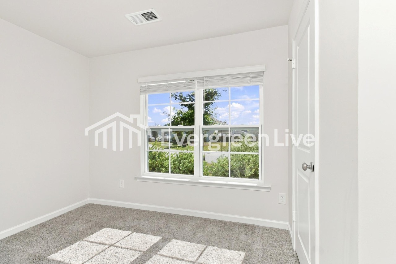 906 Citation St - Photo 7 of 16