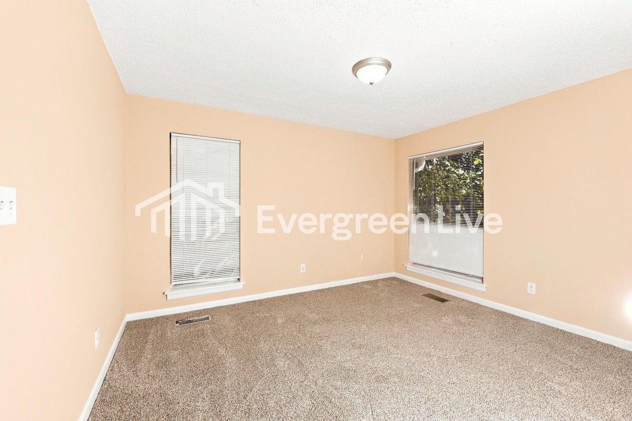 5030 Juiata Dr - Photo 5 of 15
