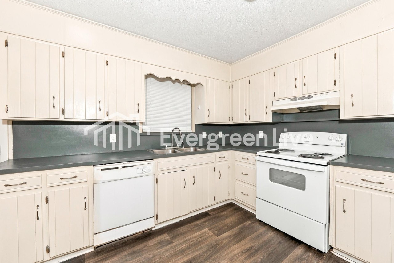 5030 Juiata Dr - Photo 6 of 15