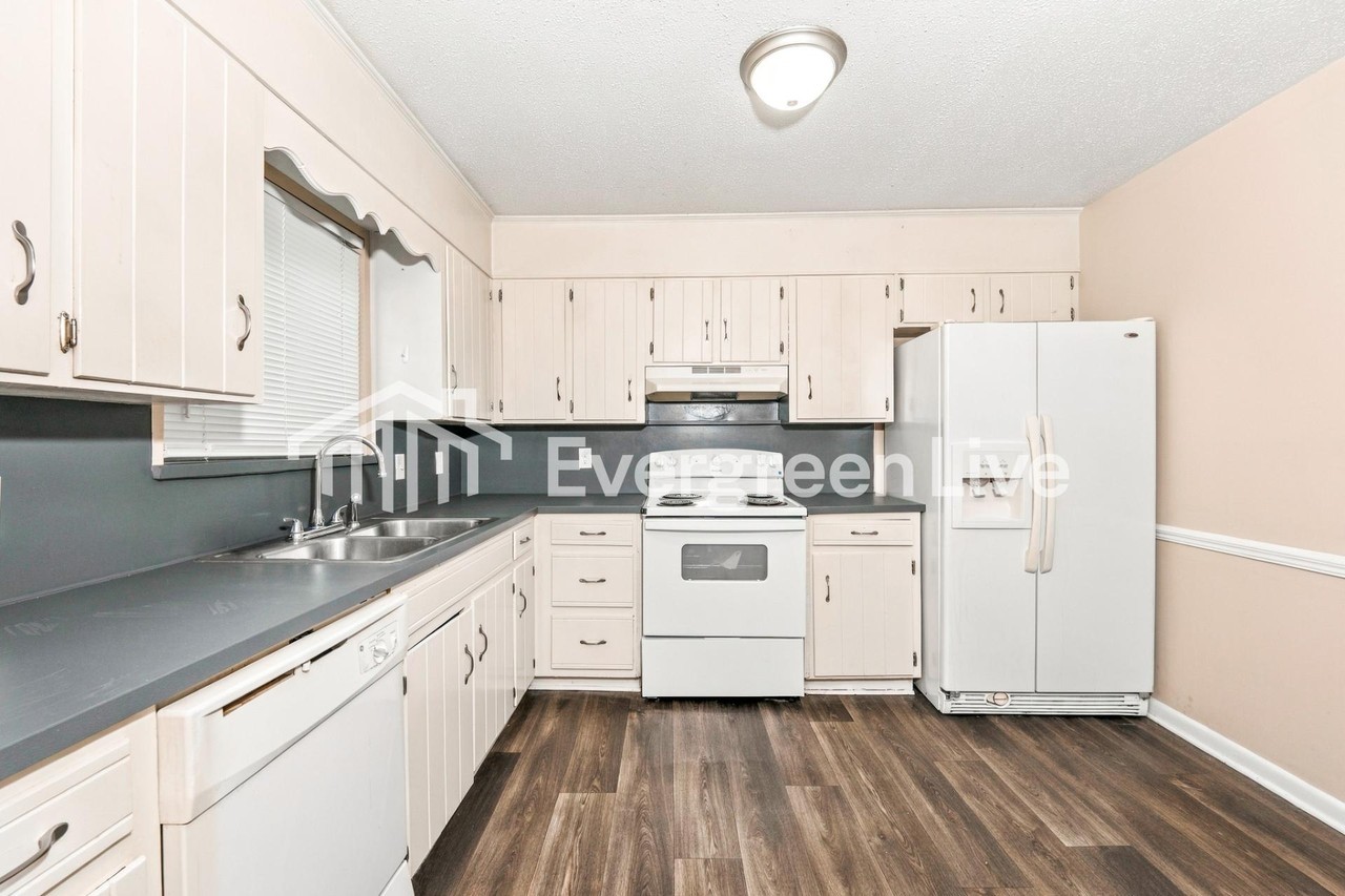 5030 Juiata Dr - Photo 7 of 15