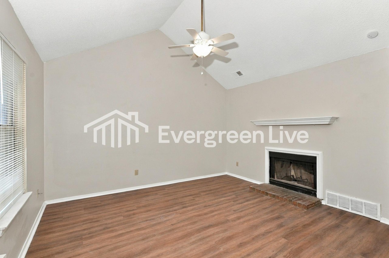 4573 Summer Creek Cv - Photo 2 of 15