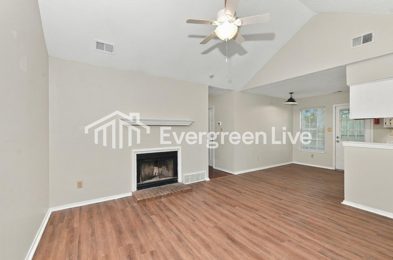 4573 Summer Creek Cv - Photo 3 of 15