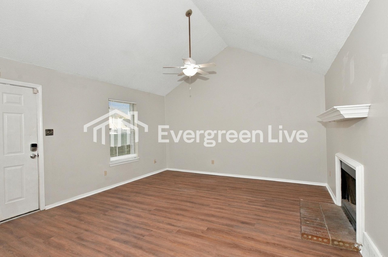 4573 Summer Creek Cv - Photo 4 of 15
