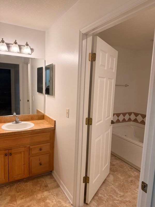 219 Bradford Dr - Photo 4 of 15