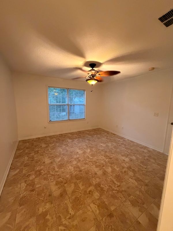 219 Bradford Dr - Photo 6 of 15