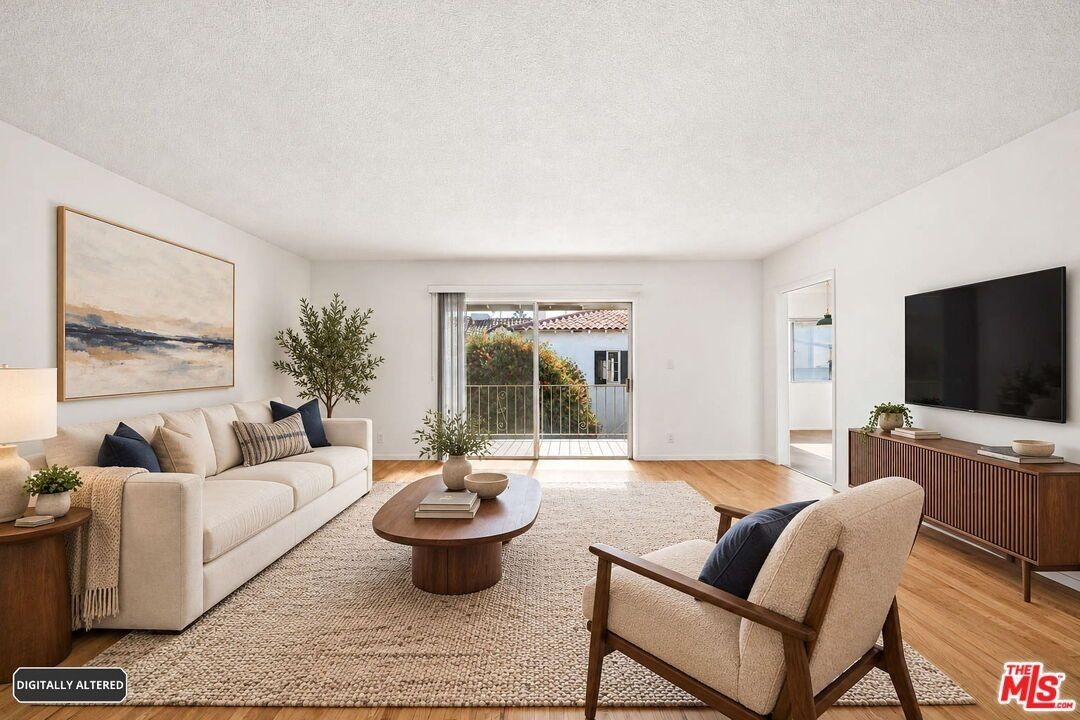 833 9th St ##D - Photo 3 of 27