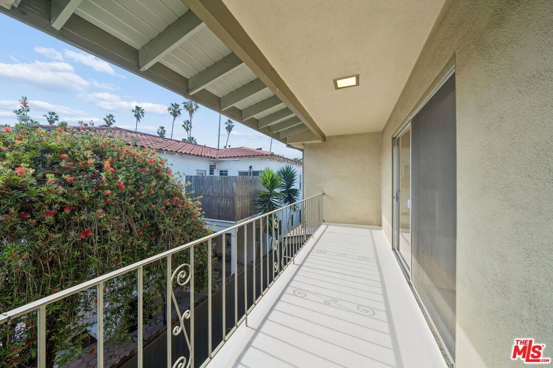 833 9th St ##D - Photo 7 of 27