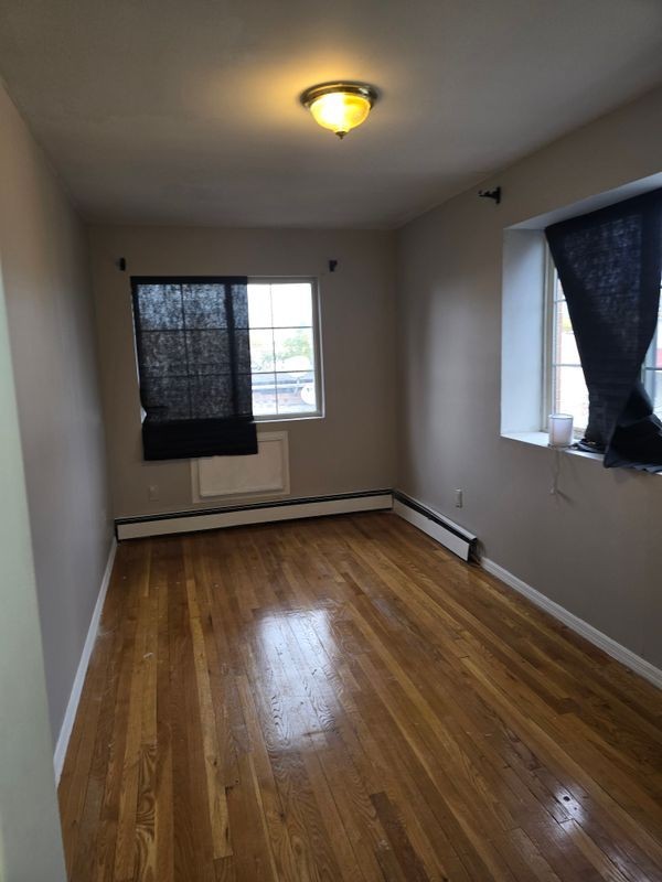 1667 Rockaway Pkwy - Photo 2 of 6
