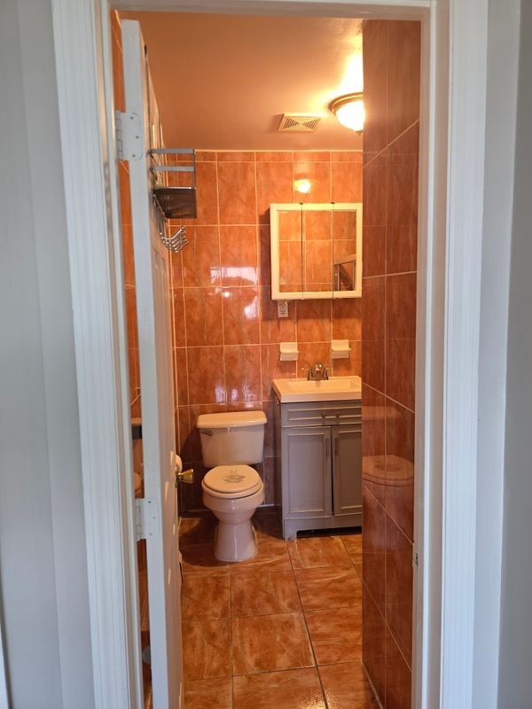 1667 Rockaway Pkwy - Photo 4 of 6
