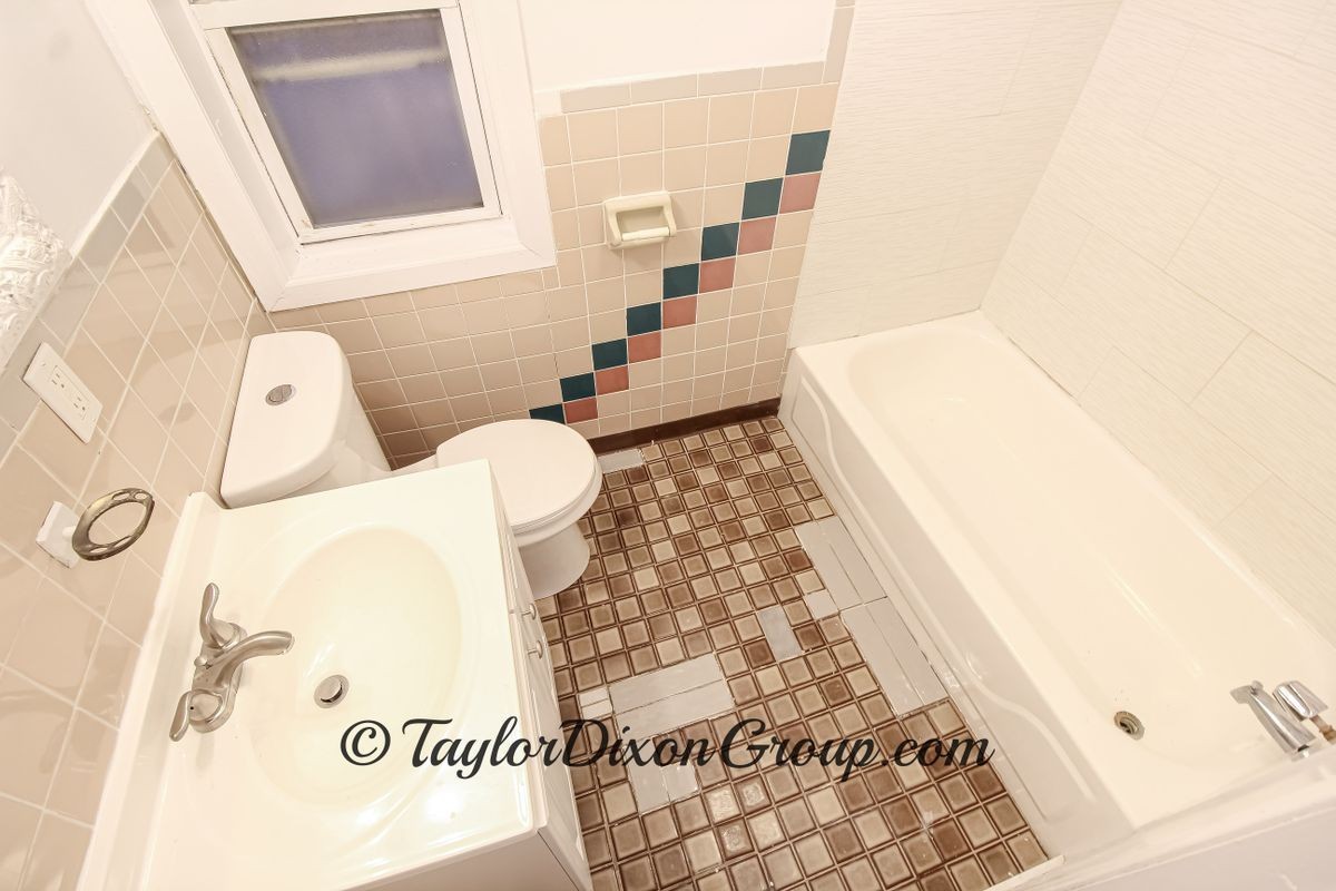 4339 S Hermitage Ave - Photo 4 of 21