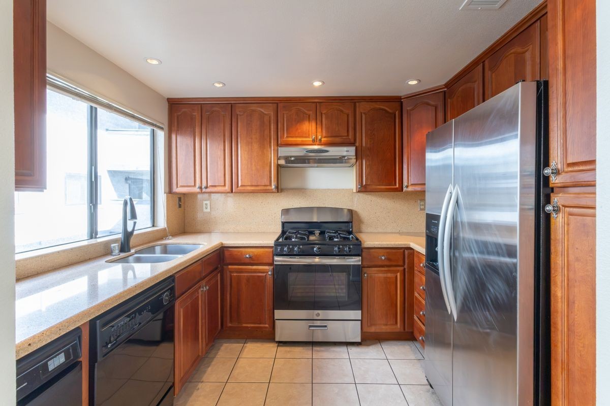 33 Eastern Ave - Photo 2 of 4