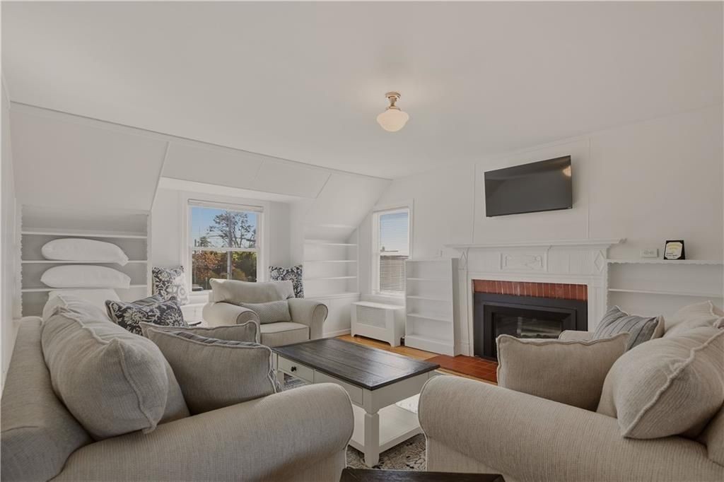 706 Park Ave - Photo 5 of 32
