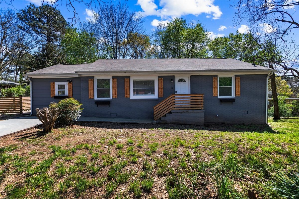 1111 Valley View Rd Se - Photo 2 of 3