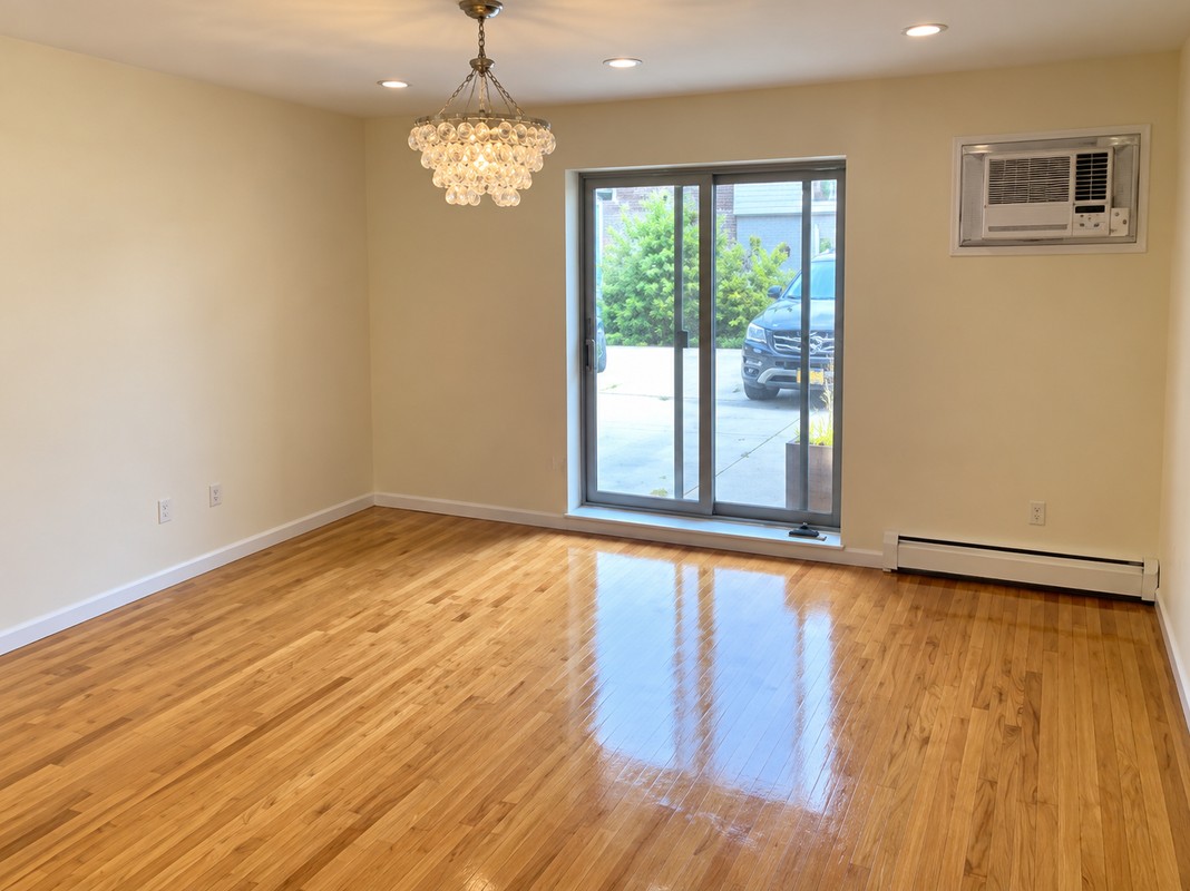 2565 E 17th St ##1b - Photo 5 of 5