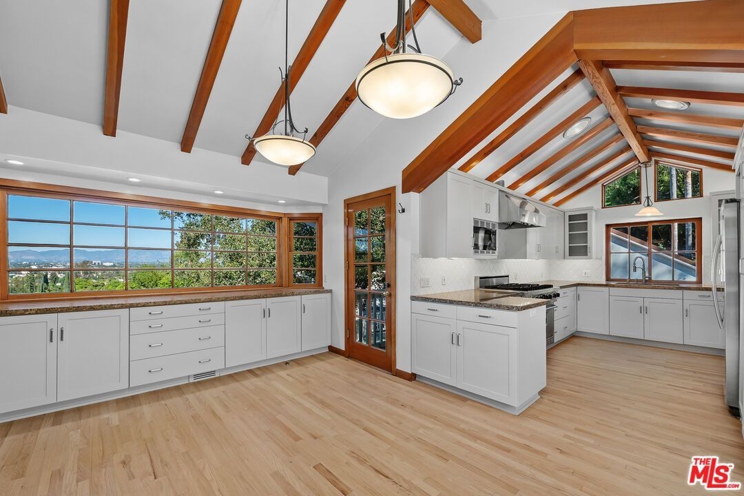 4037 Milaca Pl - Photo 7 of 38