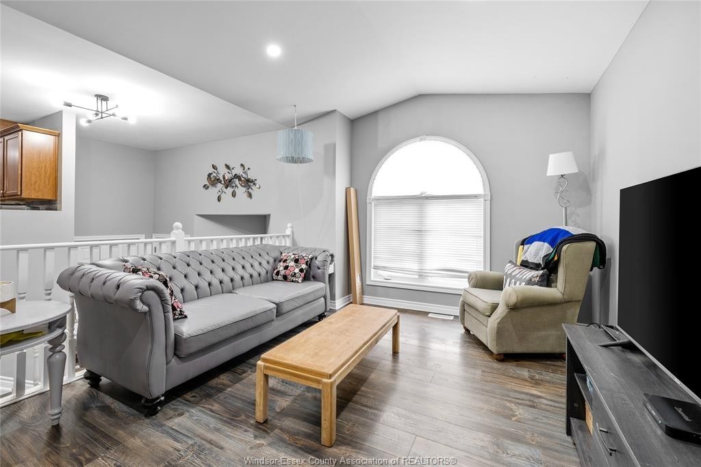 382 Marla Crescent - Photo 3 of 19