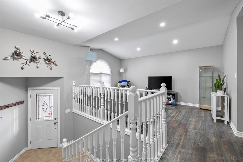 382 Marla Crescent - Photo 5 of 19
