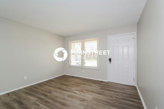 7405 Fox Crest Dr - Photo 3 of 16