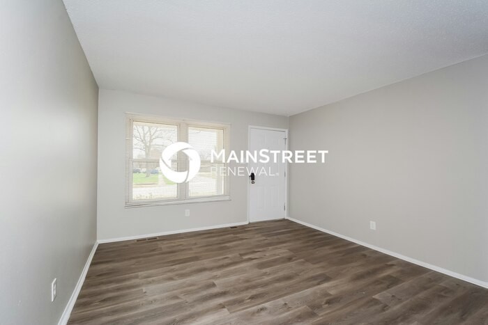 7405 Fox Crest Dr - Photo 4 of 16