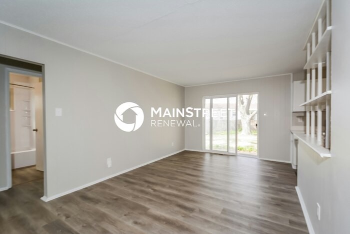 7405 Fox Crest Dr - Photo 5 of 16