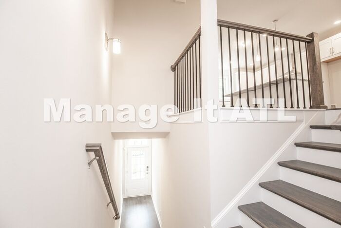 3163 Clairebrooke Ave - Photo 3 of 42