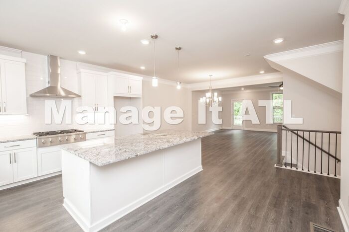 3163 Clairebrooke Ave - Photo 4 of 42