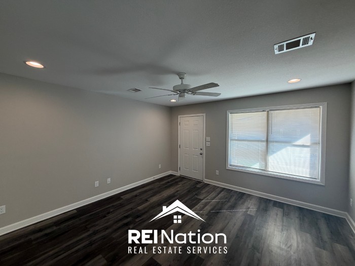 180 Castlebar Cir - Photo 2 of 25