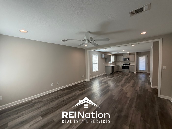 180 Castlebar Cir - Photo 3 of 25