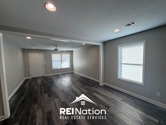 180 Castlebar Cir - Photo 4 of 25