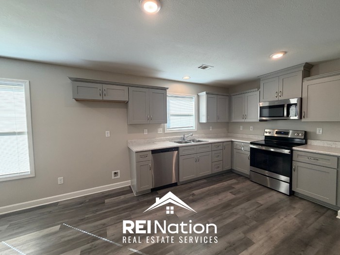 180 Castlebar Cir - Photo 5 of 25