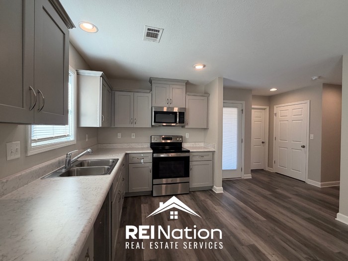 180 Castlebar Cir - Photo 6 of 25