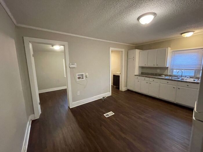 1401 Linwood Rd - Photo 2 of 9