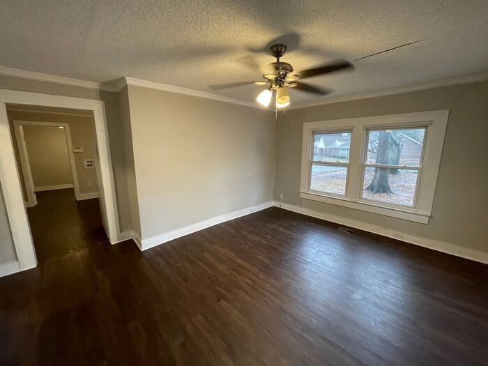 1401 Linwood Rd - Photo 3 of 9
