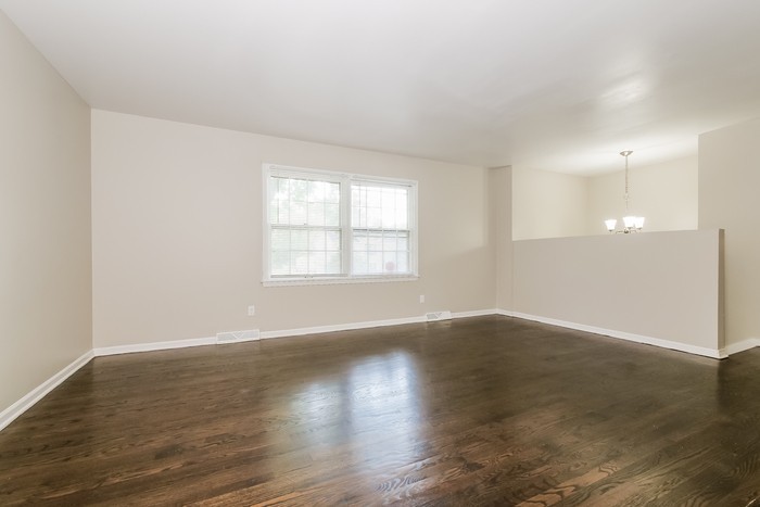 11907 W 59th Ter - Photo 5 of 13