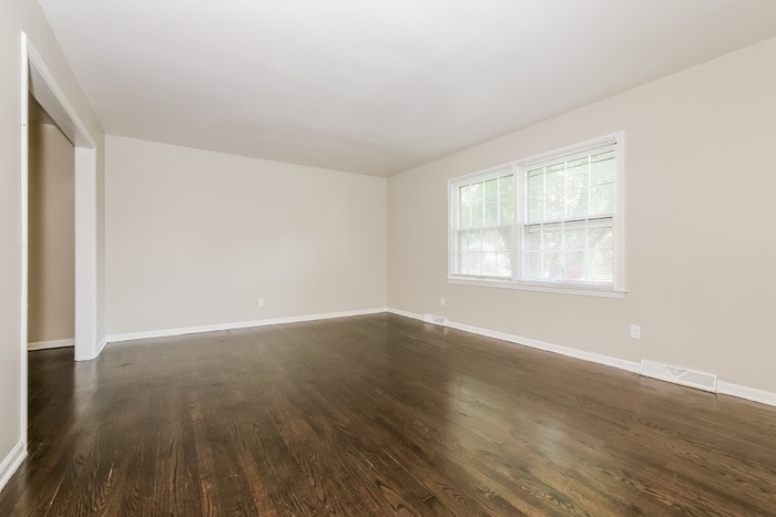 11907 W 59th Ter - Photo 6 of 13