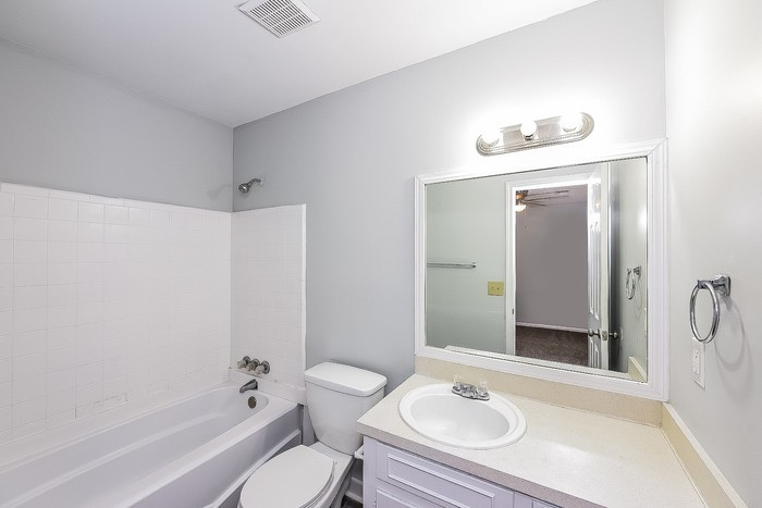 362 Wharfsdale Rd - Photo 6 of 10
