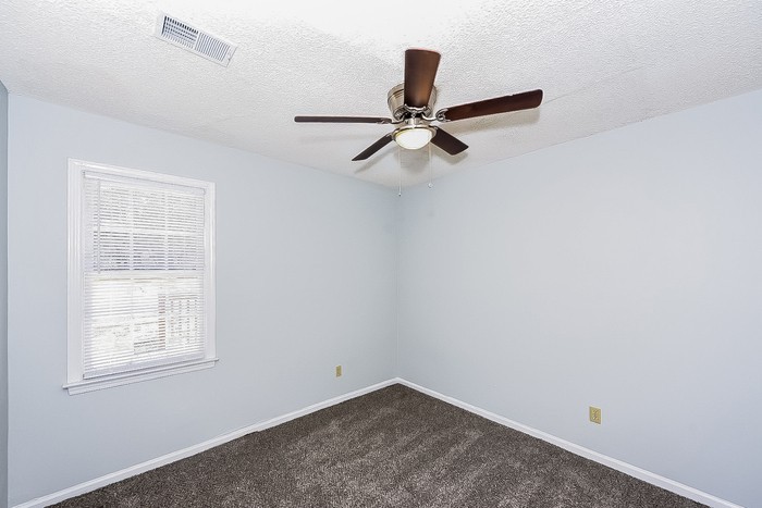 362 Wharfsdale Rd - Photo 7 of 10