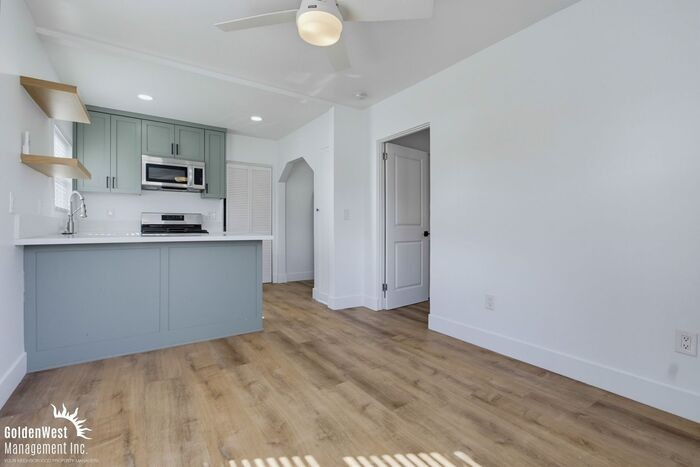 3071 Hawthorn St #B - Photo 2 of 22