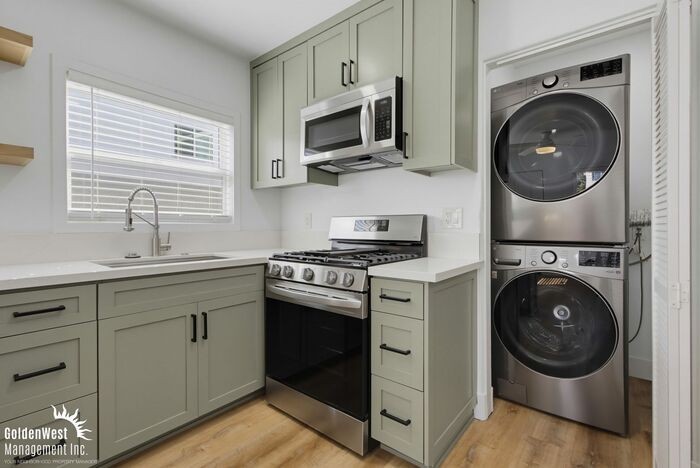 3071 Hawthorn St #B - Photo 7 of 22