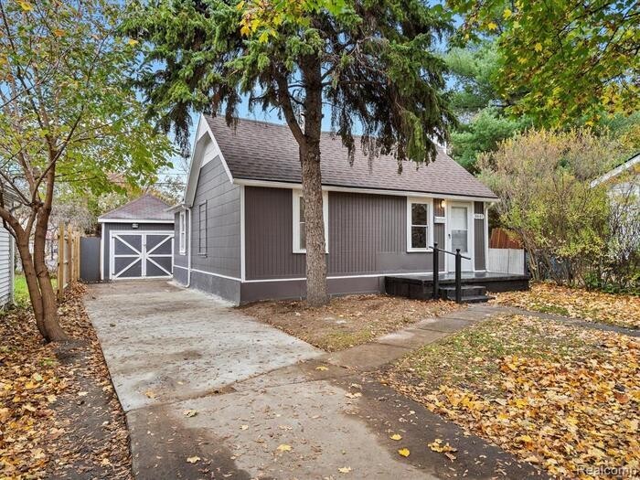 8661 Dodge Ave