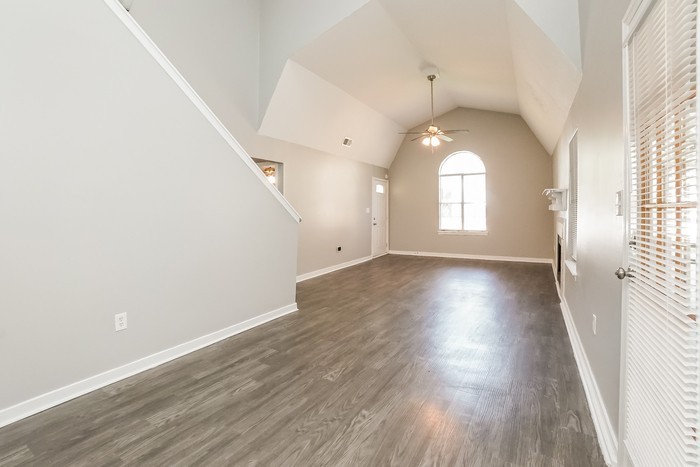 327 N Grove Cir - Photo 6 of 13