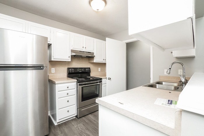 327 N Grove Cir - Photo 7 of 13