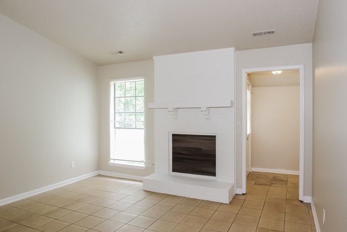 127 Greenwood Cir - Photo 4 of 12