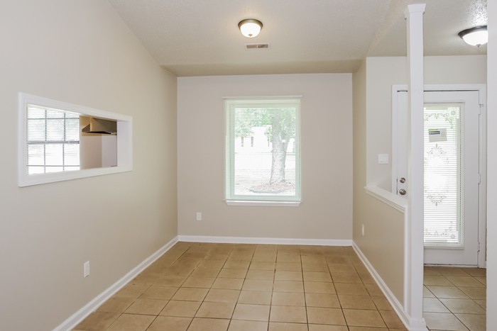 127 Greenwood Cir - Photo 5 of 12
