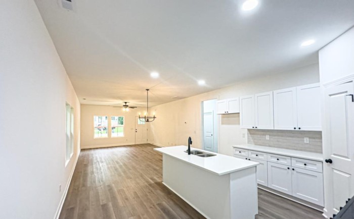 1129 Grady St - Photo 2 of 10