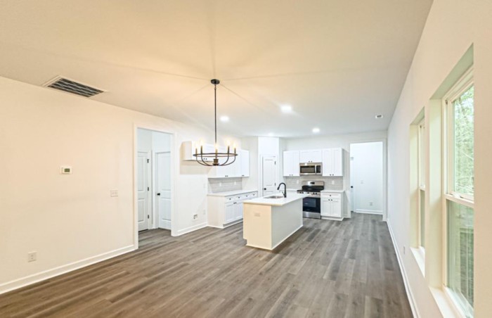 1129 Grady St - Photo 3 of 10