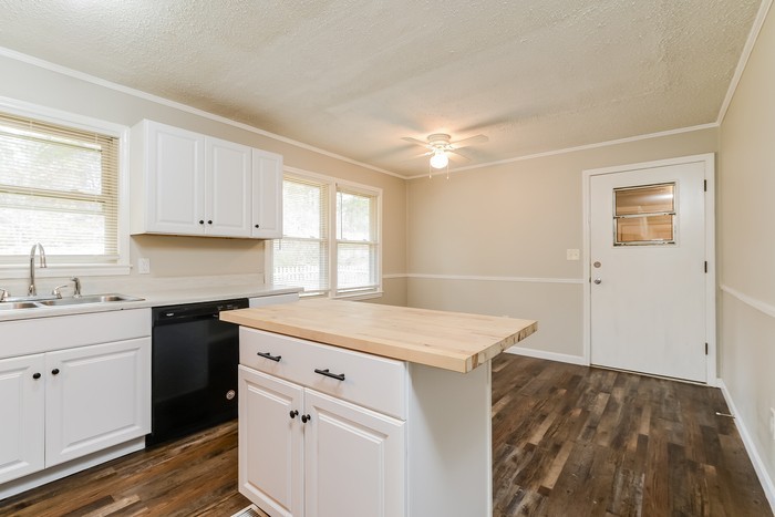 4301 Glenford Dr - Photo 5 of 11