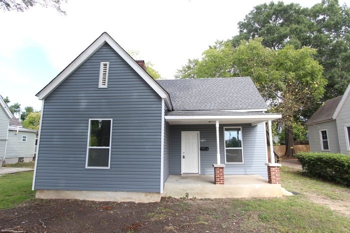 712 White St W - Photo 2 of 10