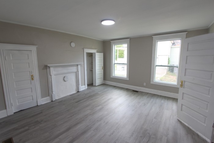 712 White St W - Photo 7 of 10